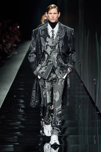Look 77